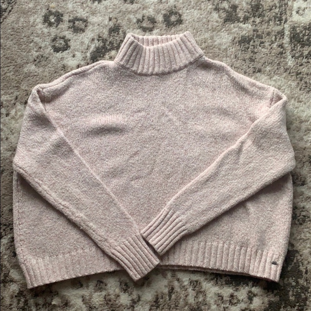 Light pink sweater crop